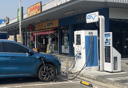 NUESTRO CARGADOR DE COCHE ELÉCTRICO DE CC SE UTILIZA EN GASOLINERAS EN TAILANDIA